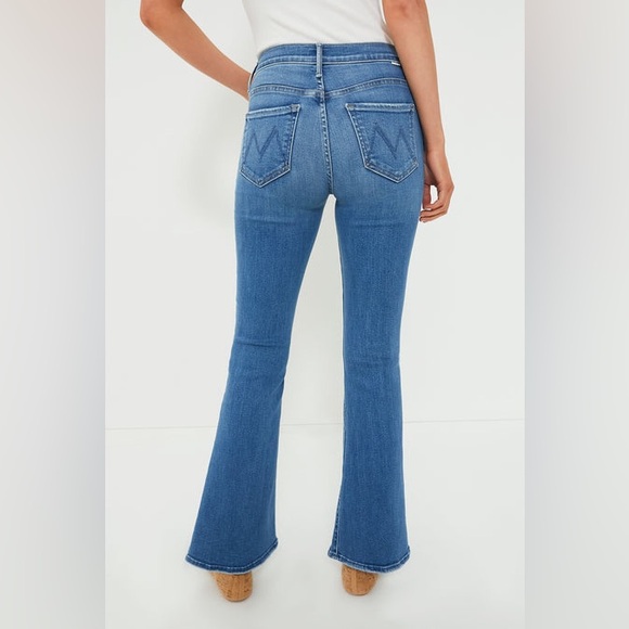 MOTHER The Weekender Women's Flare Jeans in Layover Wash Size 32 - Picture 3 of 16